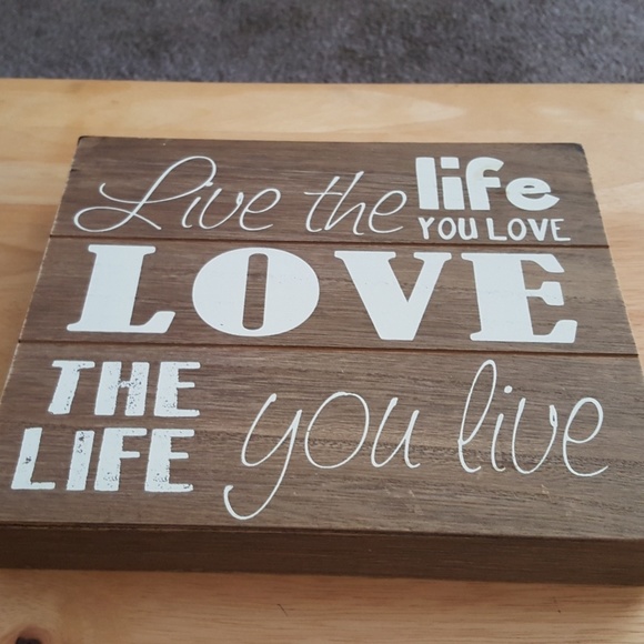 unbranded Other - 'Live' wall sign